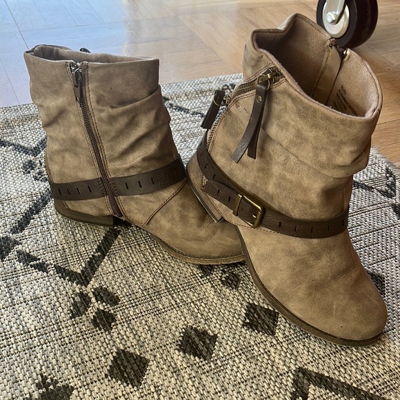 Women’s Boots Size 7 1/2 - Picture 1 of 6